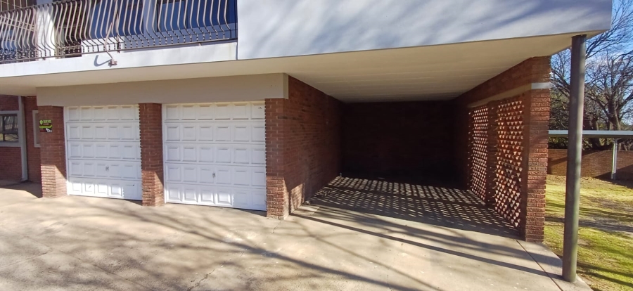 9 Bedroom Property for Sale in Hospitaalheuwel Free State